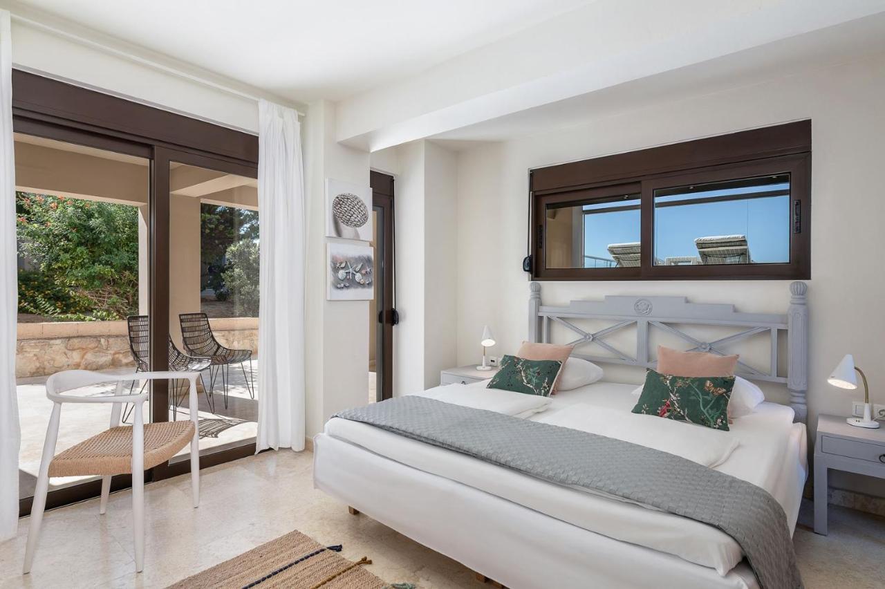 Magnifique Villa Avec Piscine Au Bord De Mer Chorafakia Exterior foto