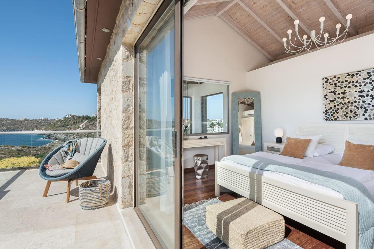 Magnifique Villa Avec Piscine Au Bord De Mer Chorafakia Exterior foto